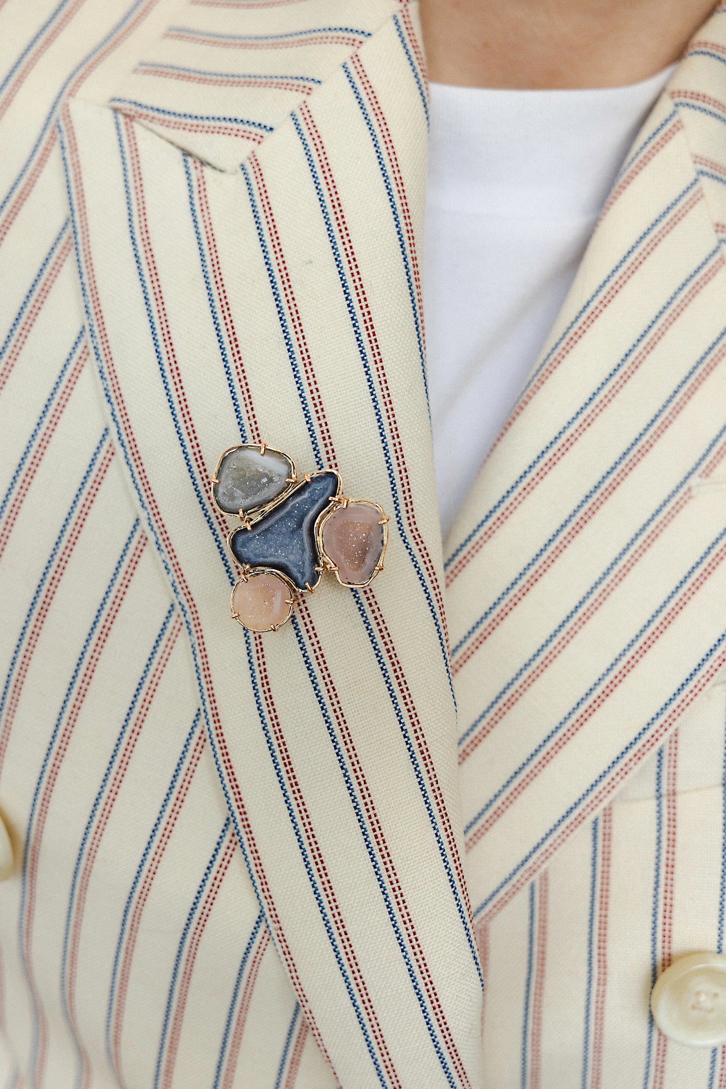 BROOCH, blue pink