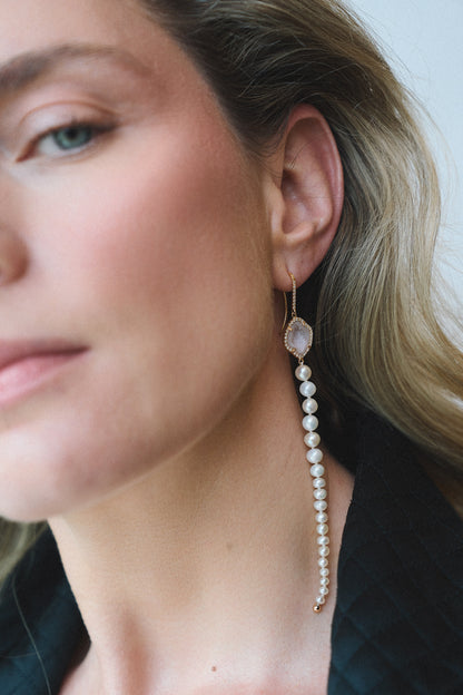 GODDESS earring, Pearl White