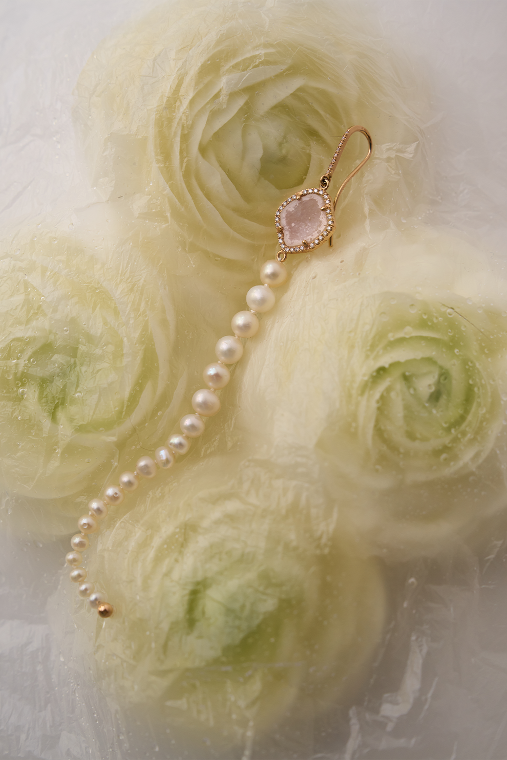GODDESS earring, Pearl White